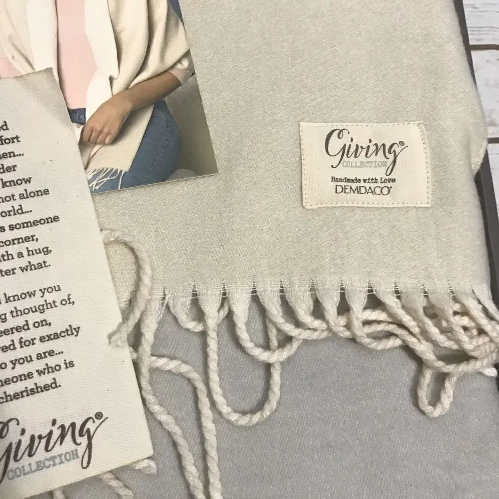 Demdaco Giving Wrap‎ Soft Scarf cream nwt